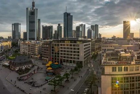 重組合并后電建地產接連擴儲與“重返”房地產