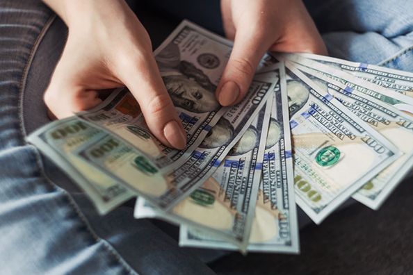 “錢”沒了，鍋“誰”背？